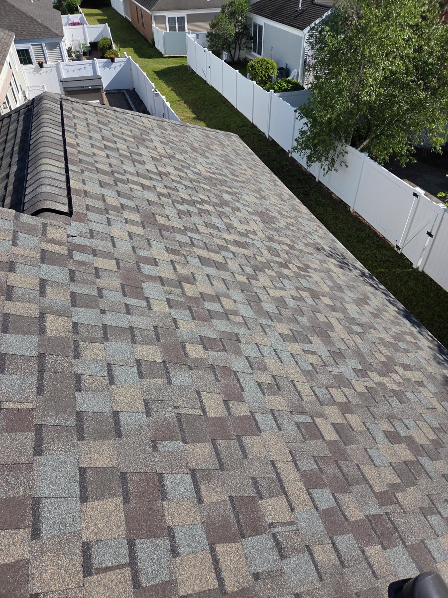 Residential asphalt shingle roof in New Hampshire